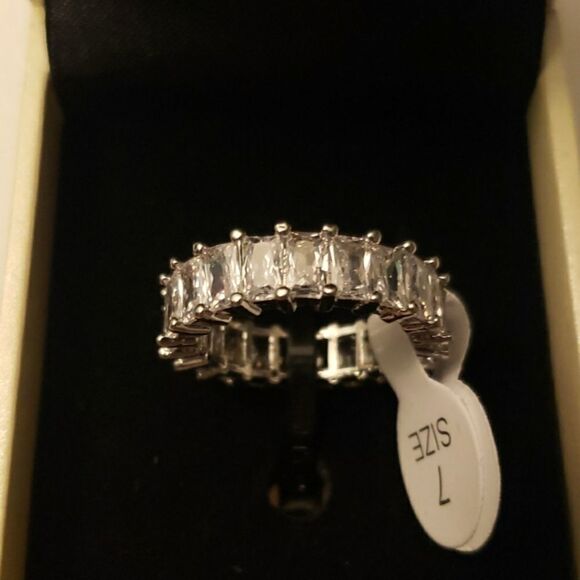 Crystal infinity ring wedding band - Picture 3 of 4